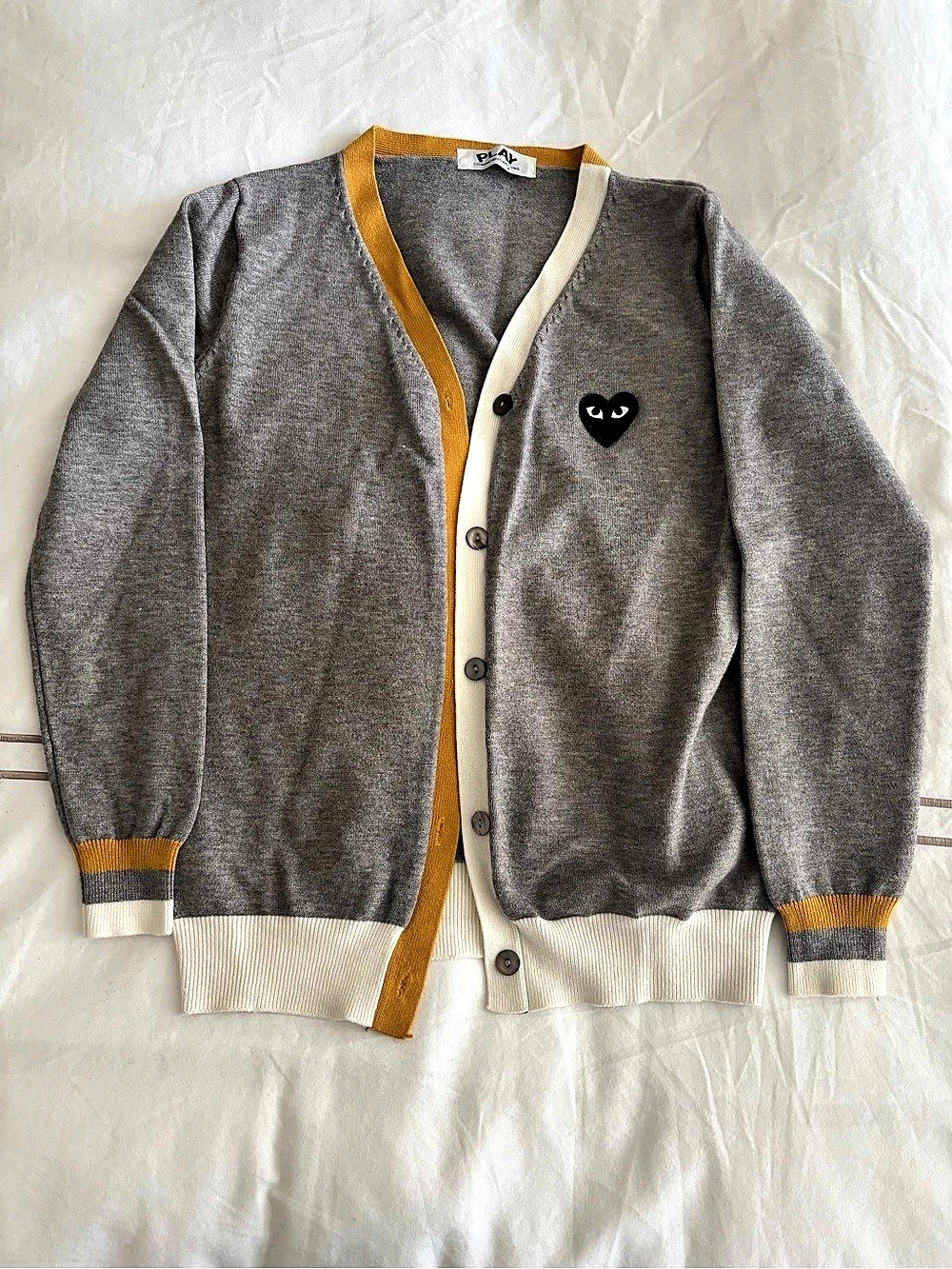 Faux Comme des Garçons -style PLAY Comme des Garcons Gold Heart Knit Cardigan